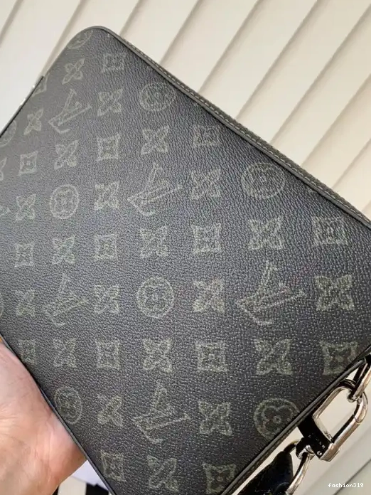VUITTON LOUIS TRIO MESSENGER 0323